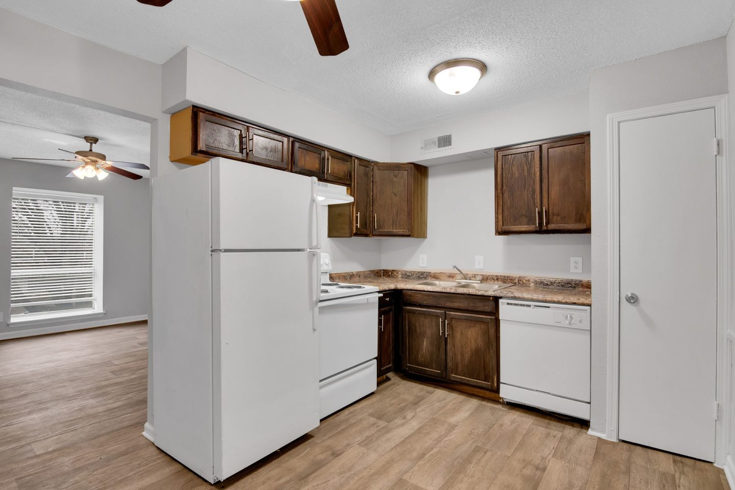 Glen Oaks Apartments Image 18