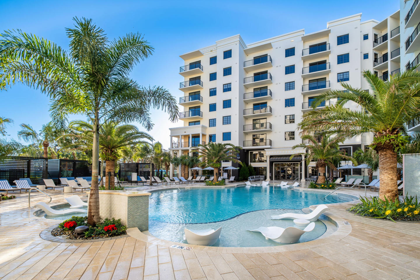 Manor Riverside Image 1