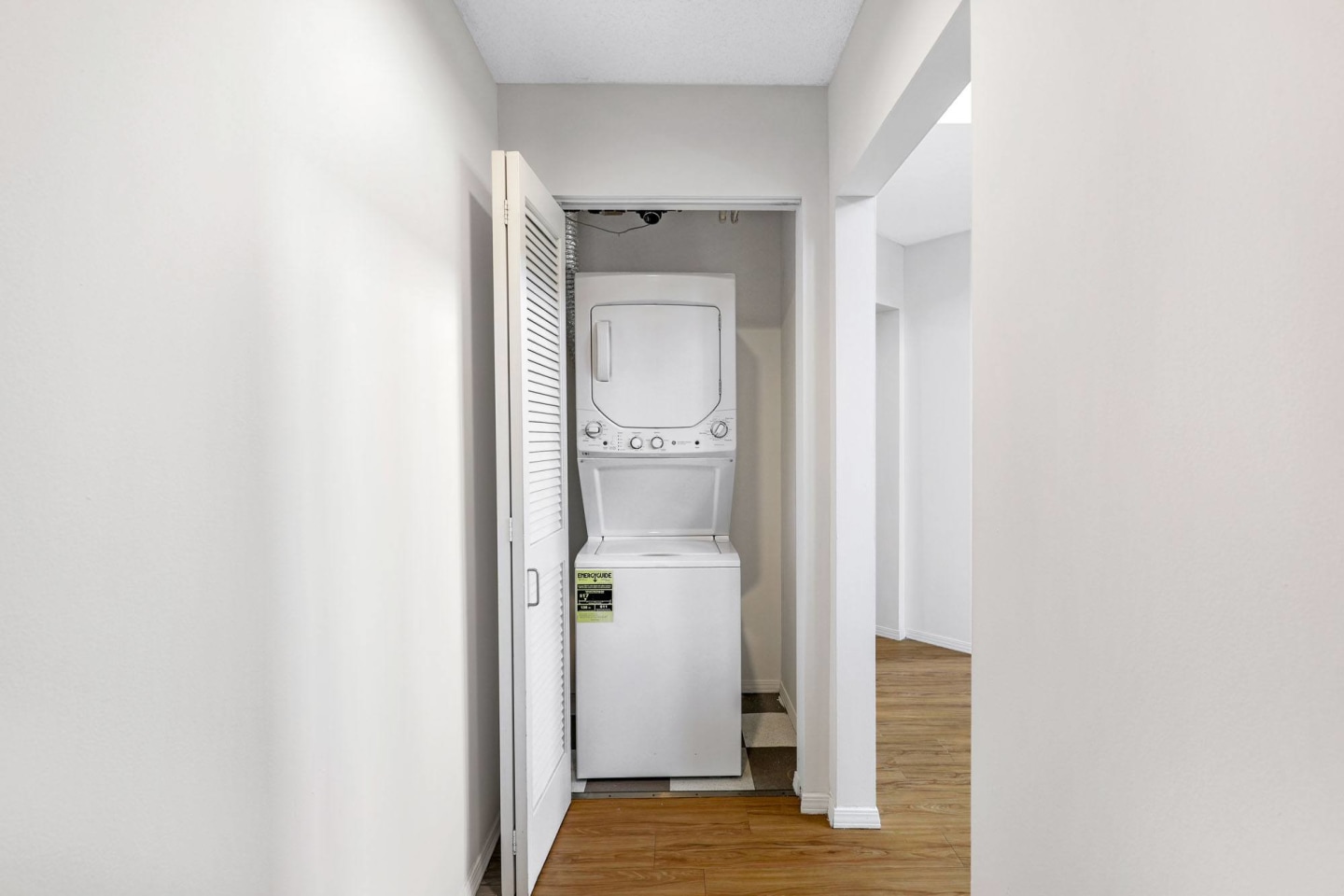 Uptown Lake Apartments Image 8