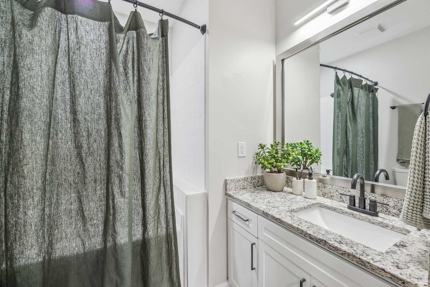 The Reserve at Meadowmont Apartments and Townhomes Image 32