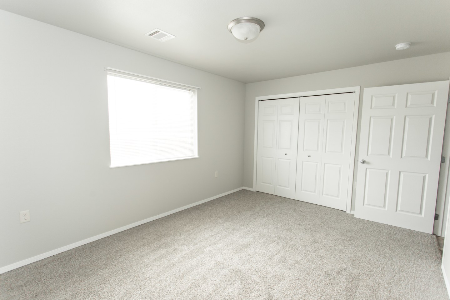 Thelin Center Apartments Image 12
