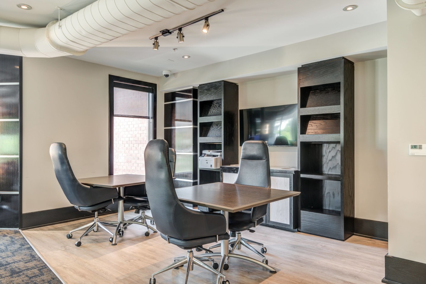 800 Carlyle Image 31