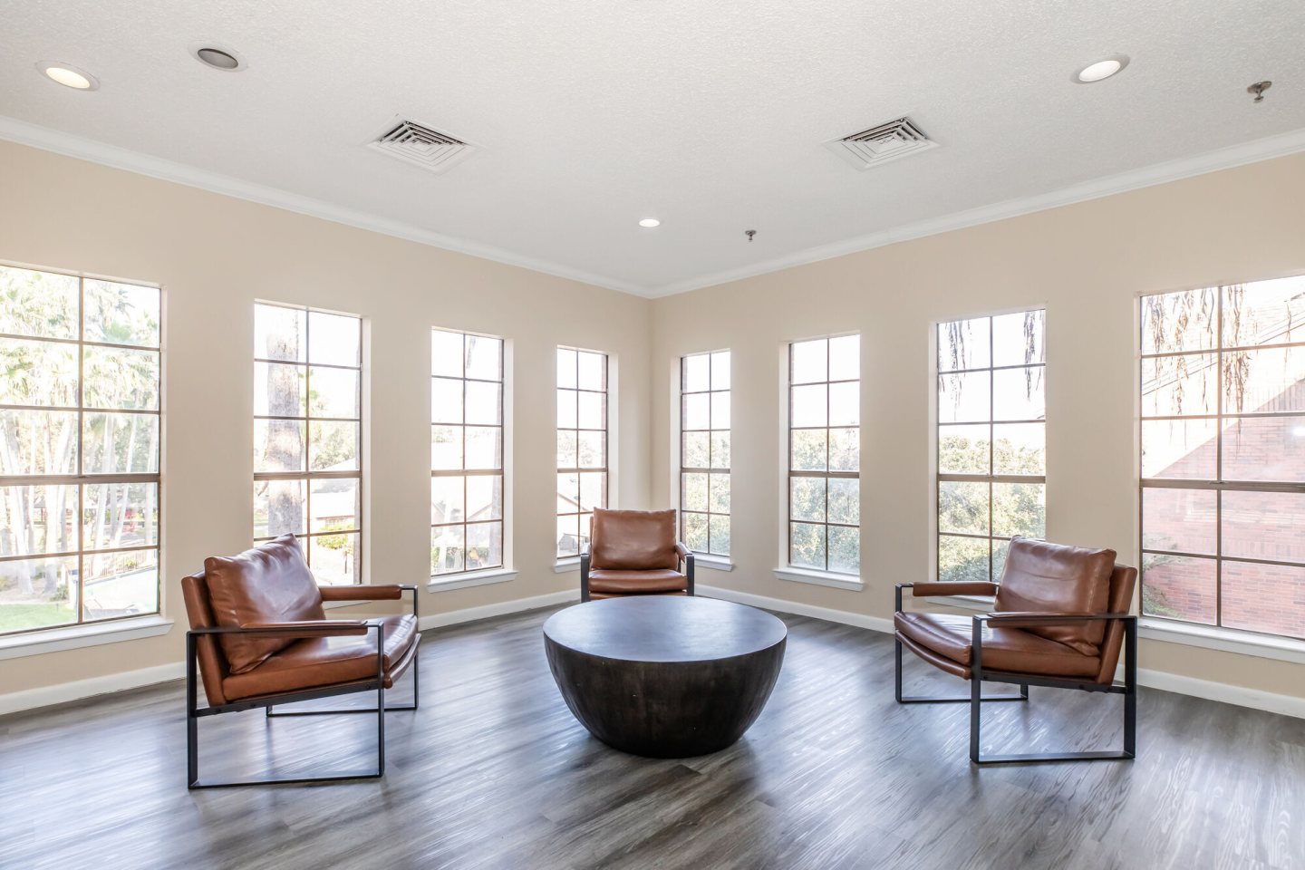 Encino Luxury Apartments Image 7
