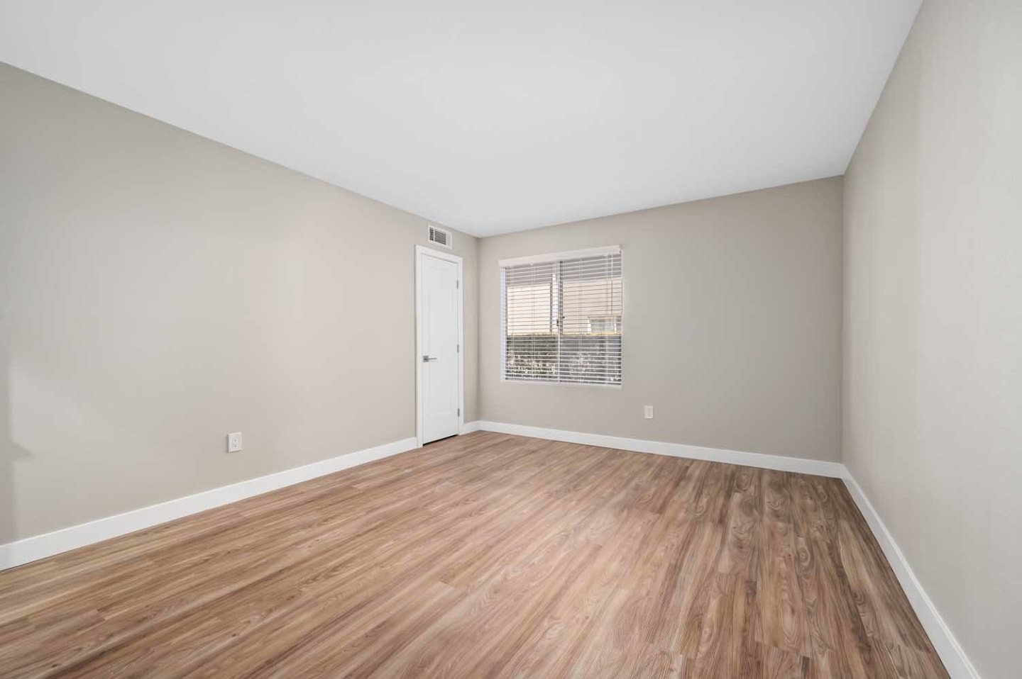 Los Robles Apartments Image 33