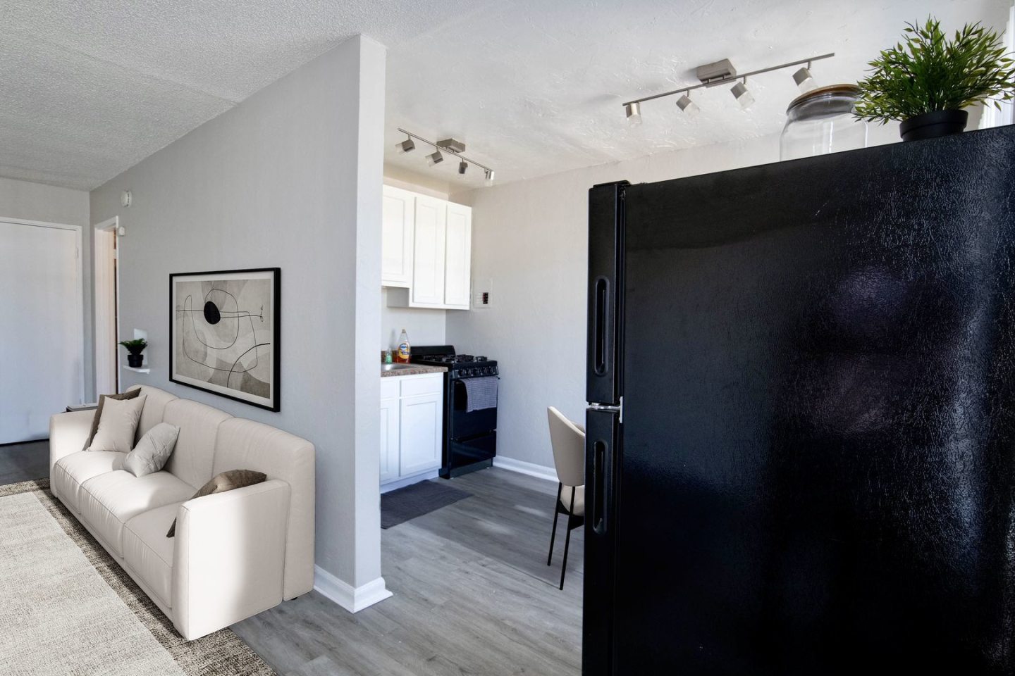 The Capri Apartments Image 7