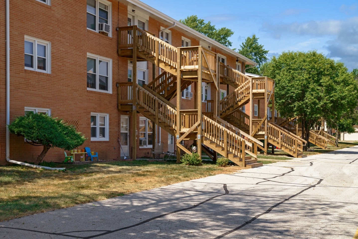 Plaza Manor Image 8