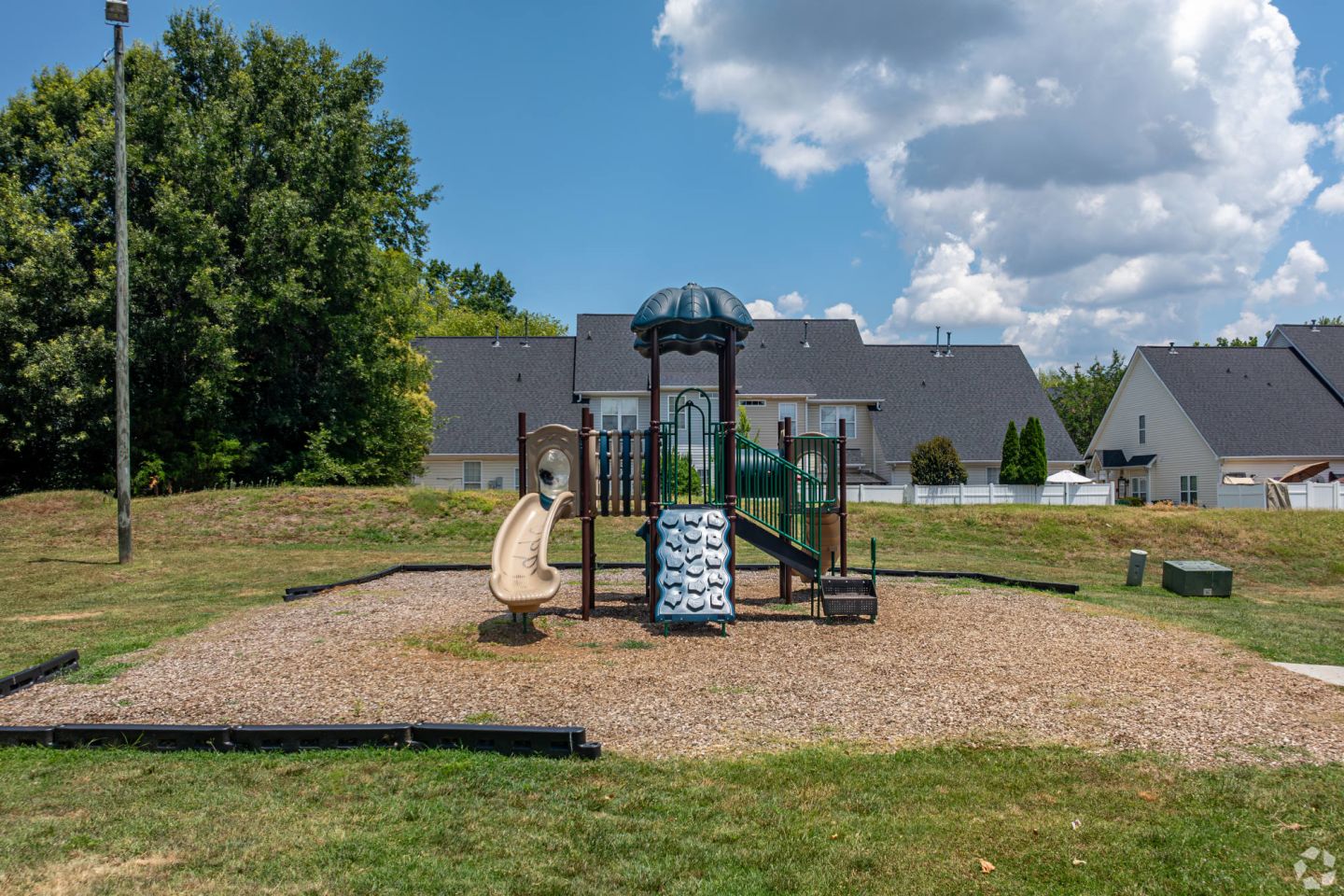 The Landings at Steele Creek Apartments Image 6