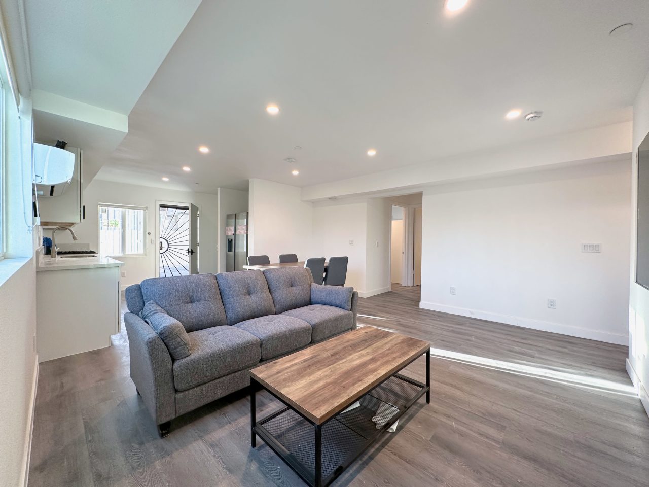 1729 W Adams Boulevard - Co-Living Image 16