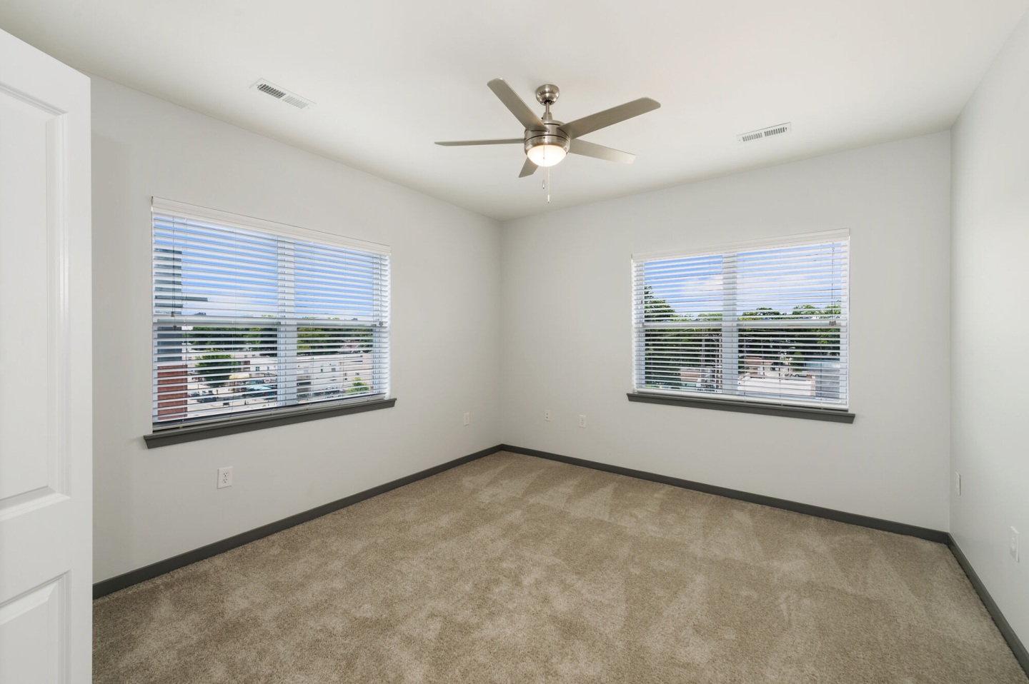 Wilshaw Apartments Image 15