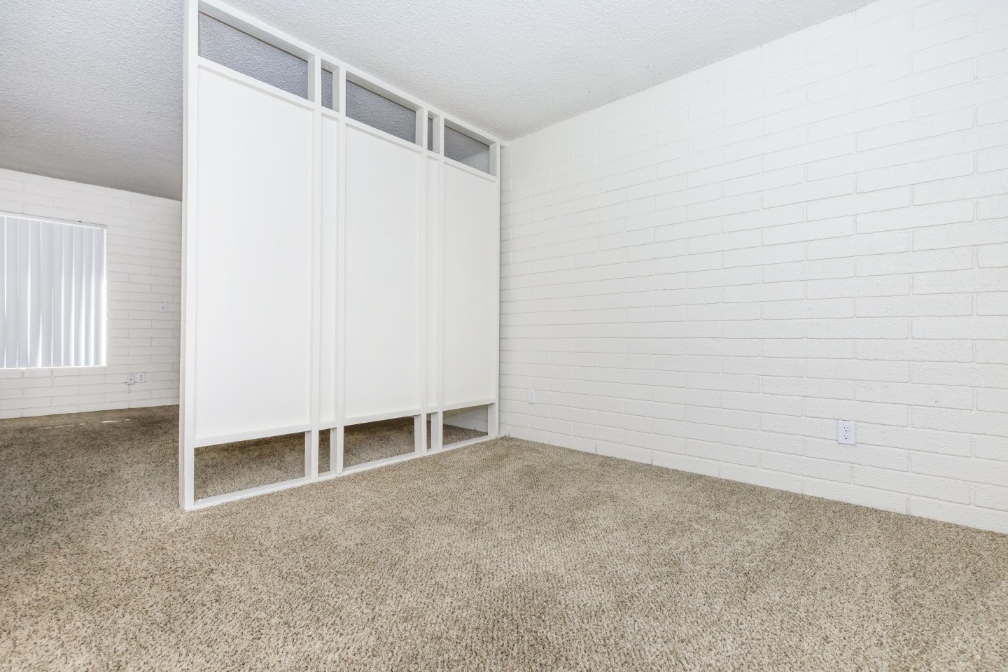 Country Club Terrace Image 12