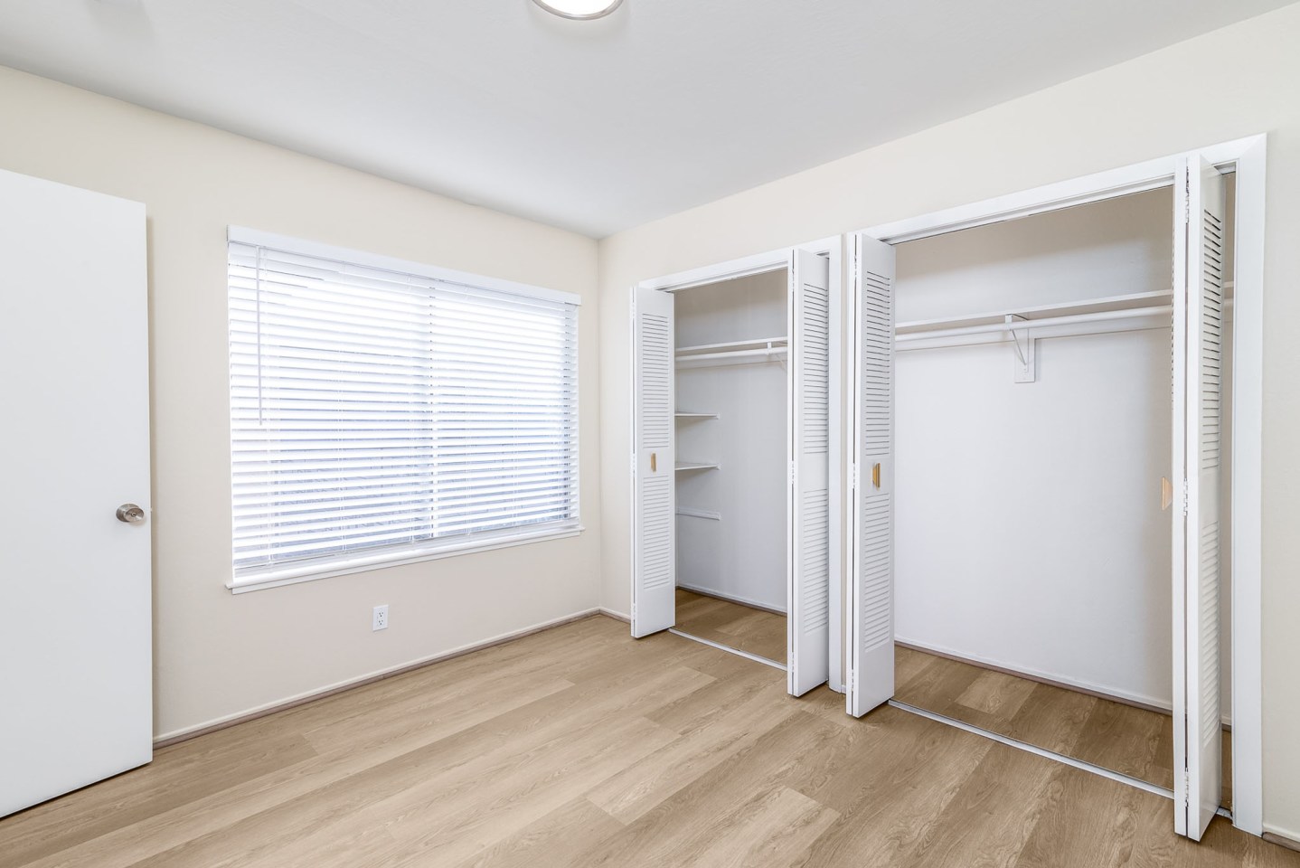 365-375 24th Avenue Image 11