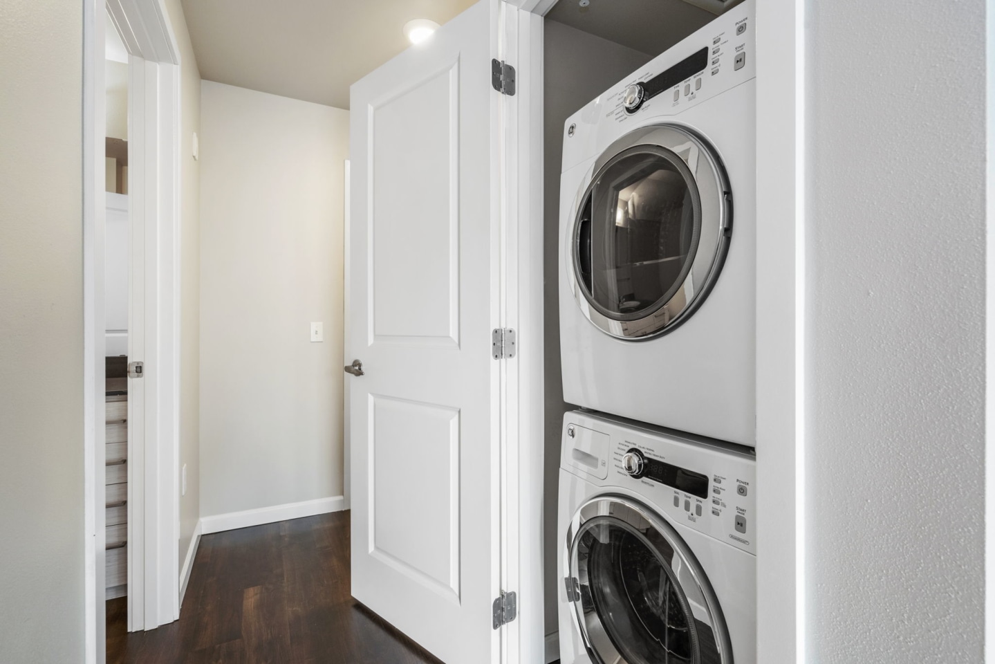 1711 Apartments Image 32