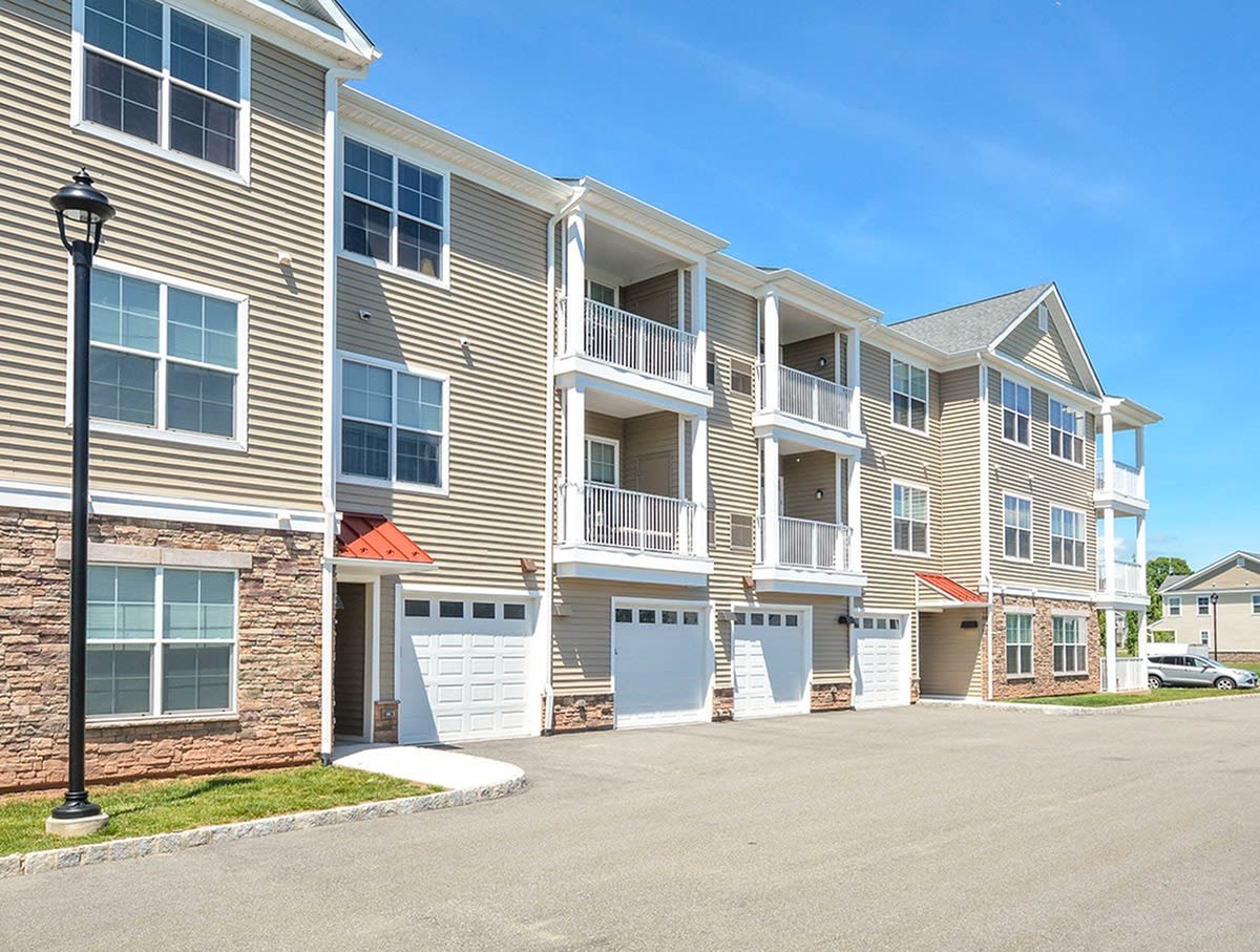 Westfield 41 Apartment Homes Image 6