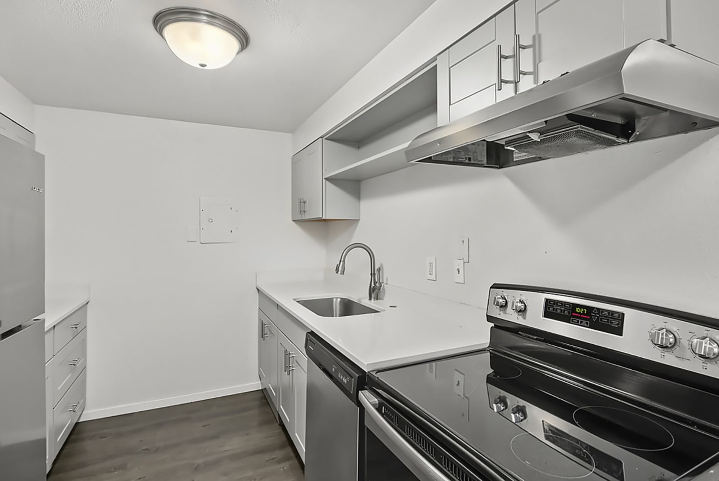 Pacific Terrace Image 13
