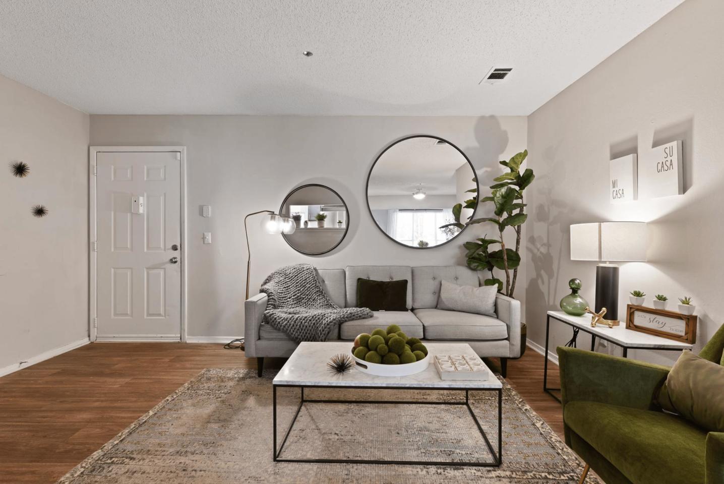 300 Riverside Apartment Homes Image 6