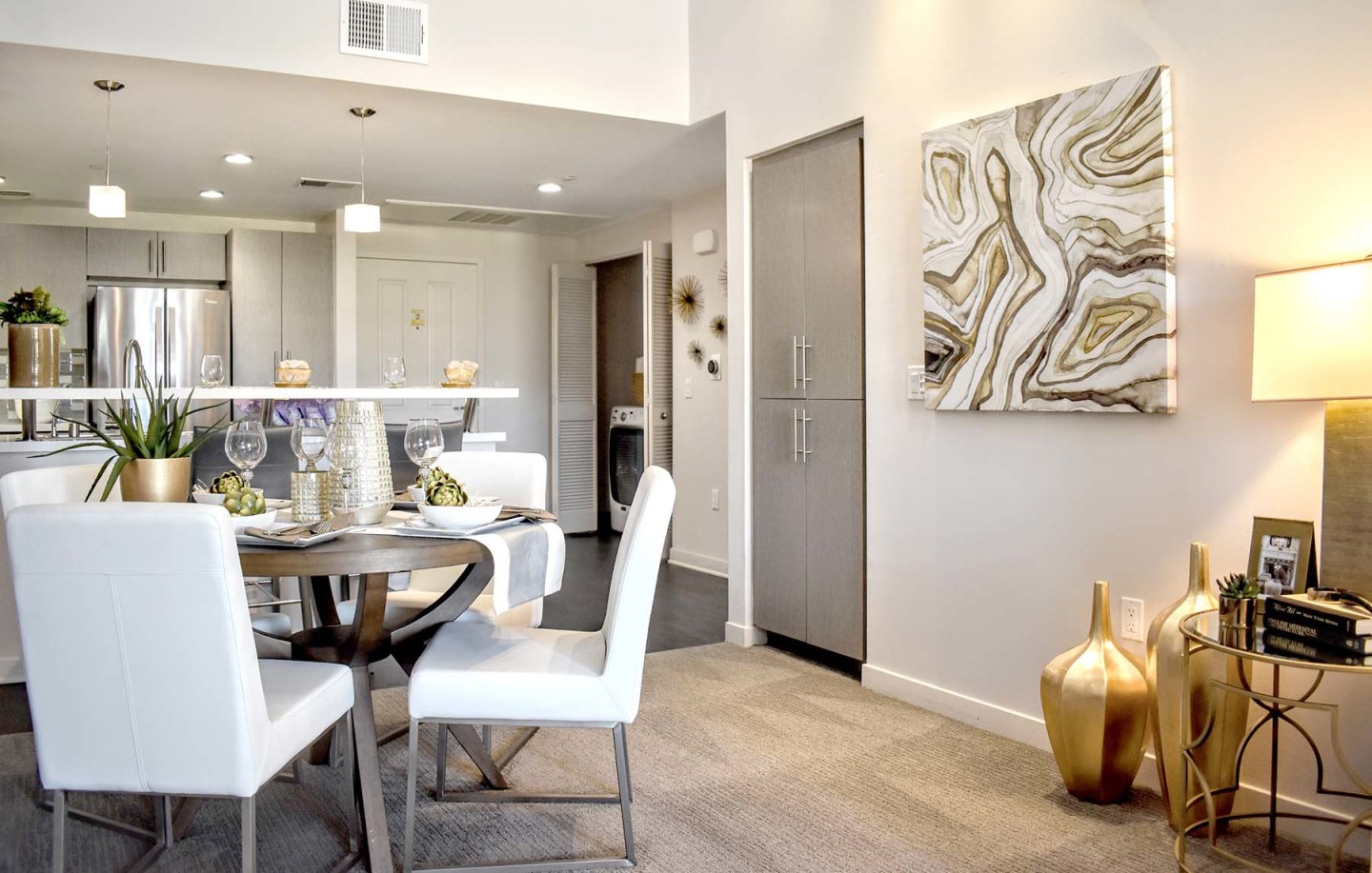 360 Luxury Apartments Image 33