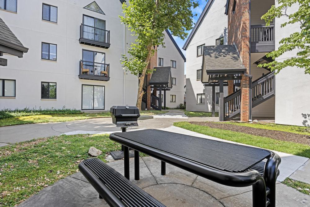 AVIA Apartments at College Boulevard Image 22