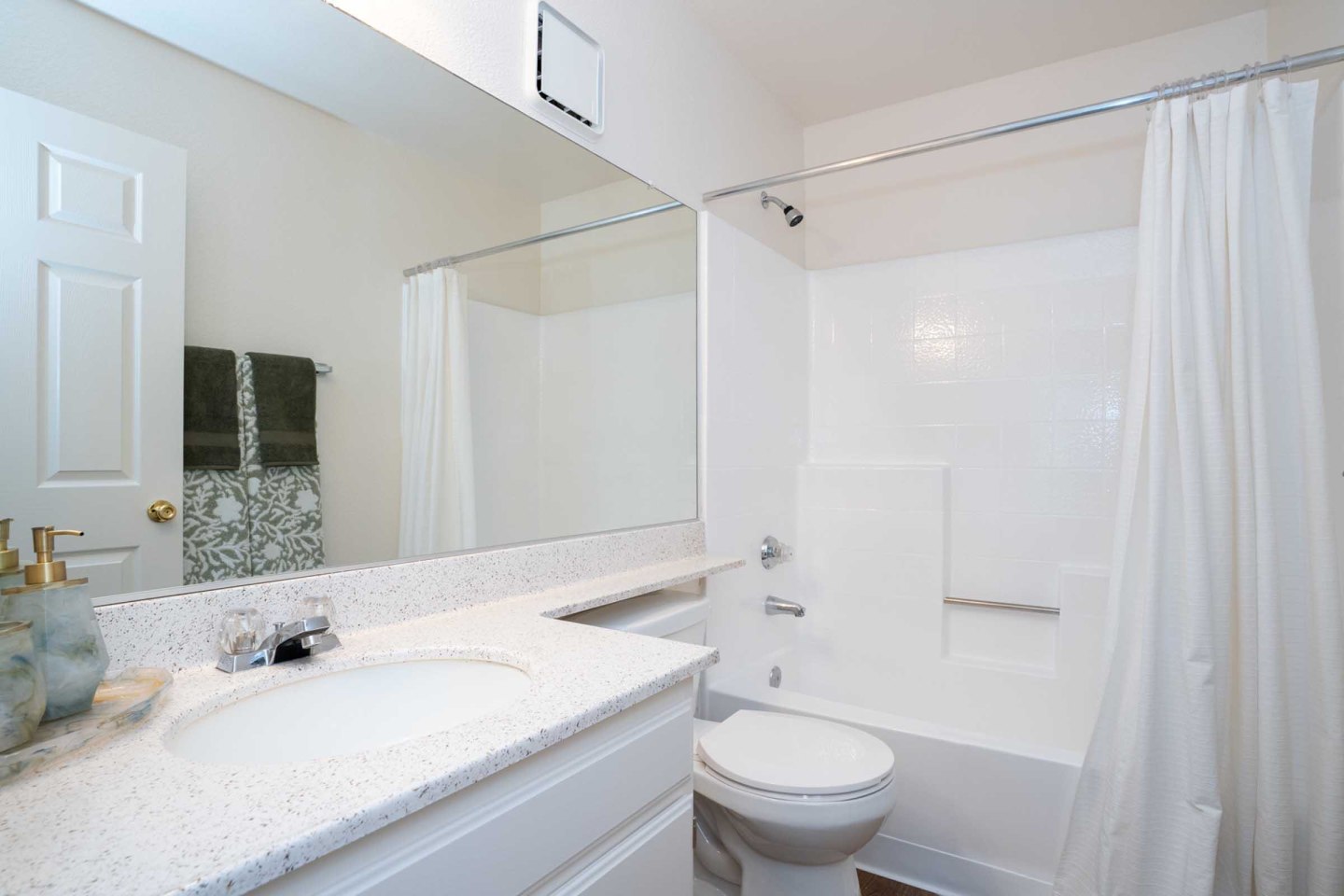 Riverpark apartment homes Image 9