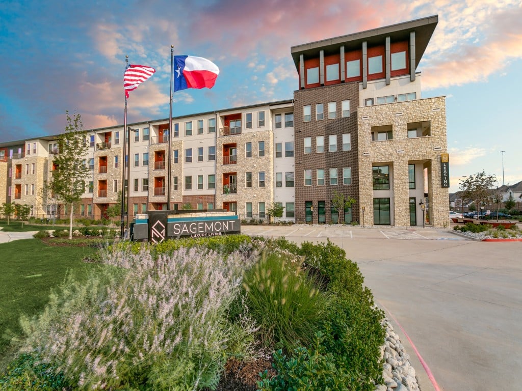 Sagemont Luxury Living Image 98