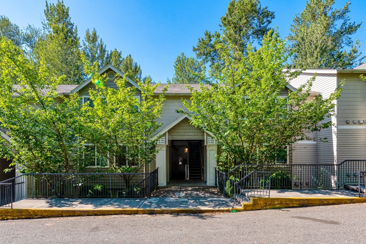 Springbrook Reserve Condominiums Image 6