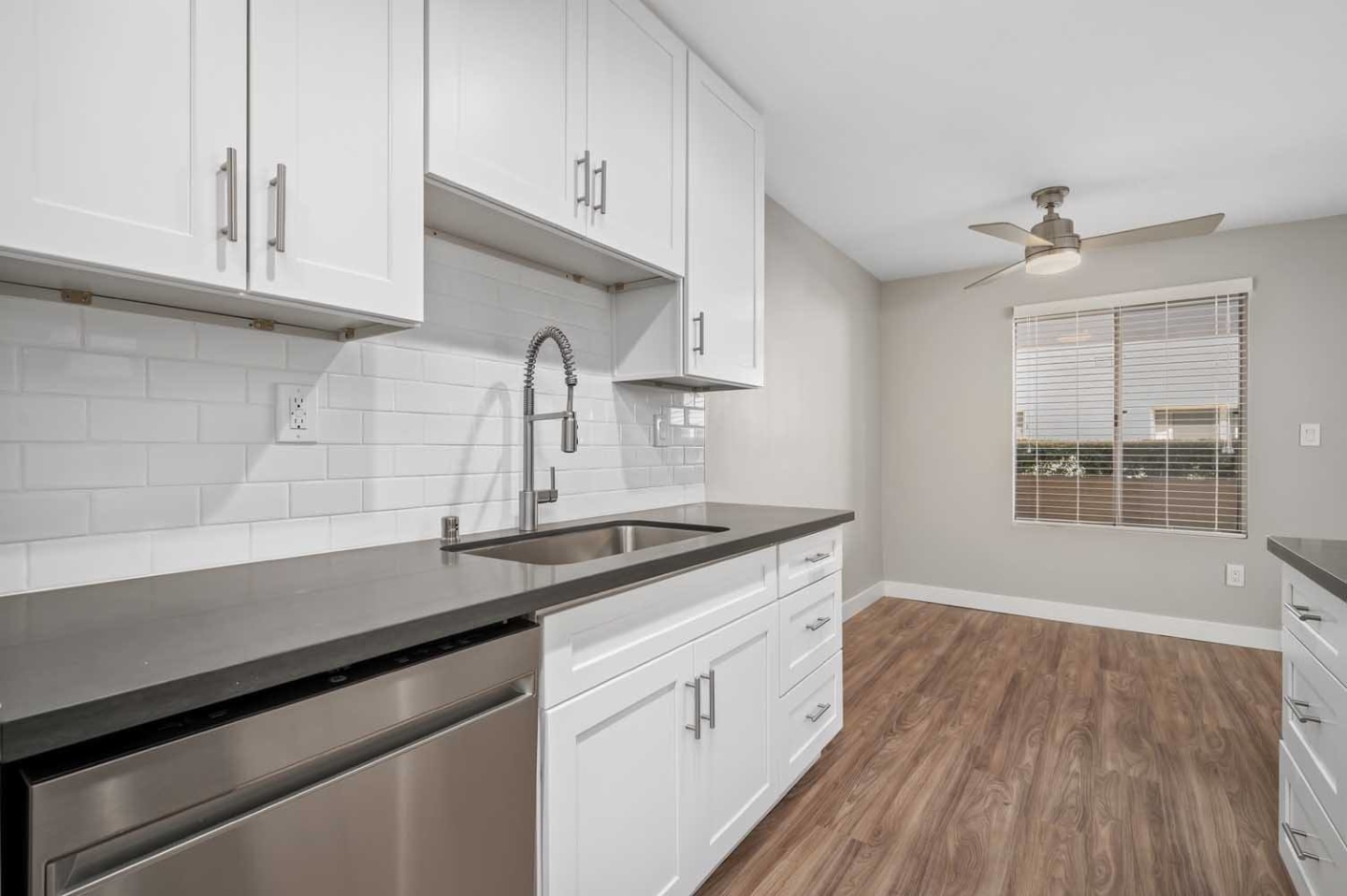 Los Robles Apartments Image 20