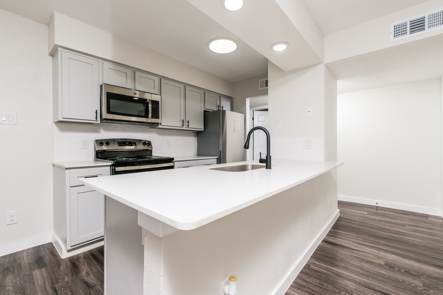 Oakline Apartments Image 2
