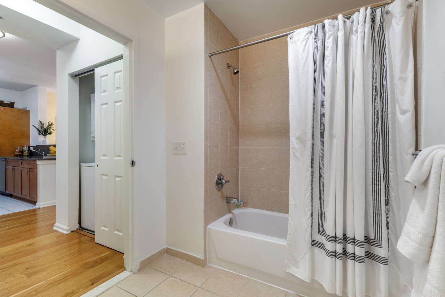 Pier Village Image 32