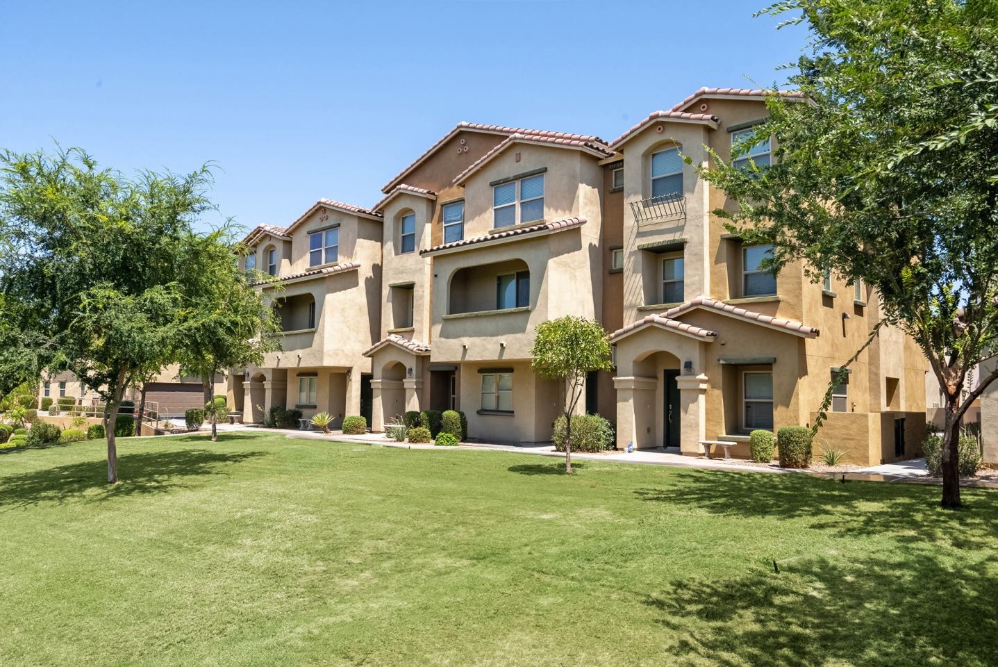 Luxury Townhomes at Park Tower Image 8