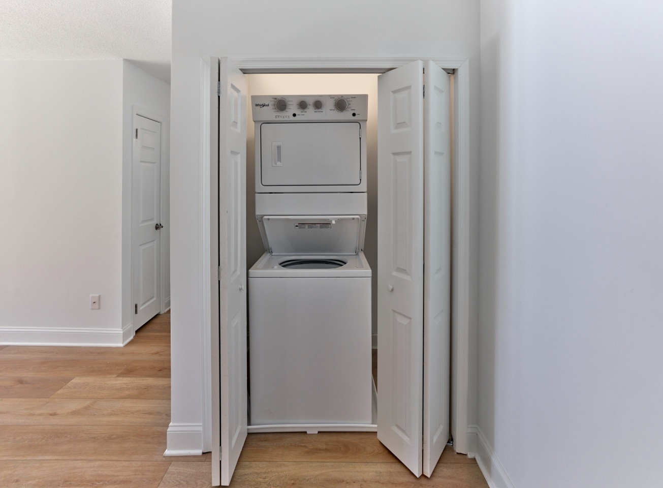 Delmont Apartments Image 10