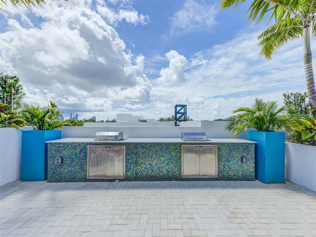 Altis Little Havana Image 25