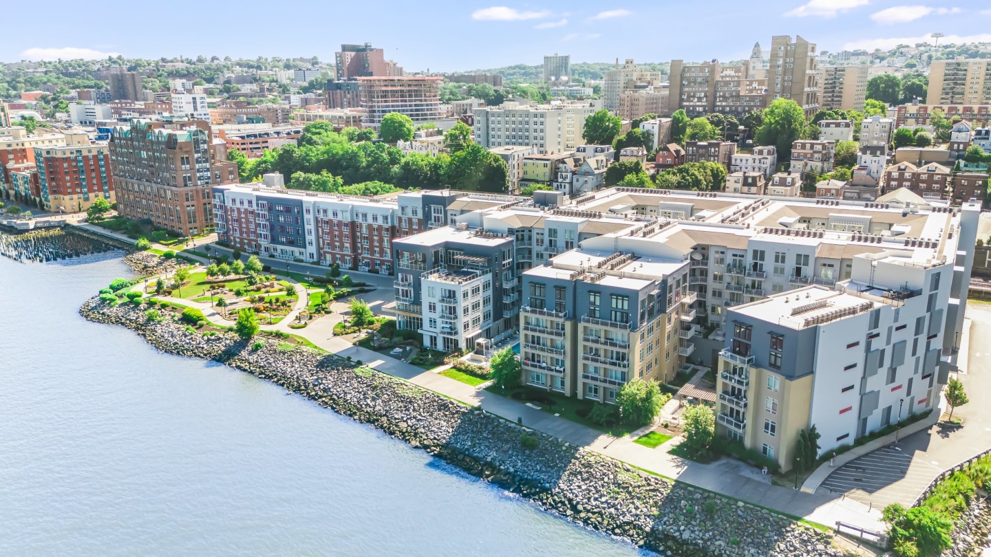 Apex Hudson Riverfront Image 11