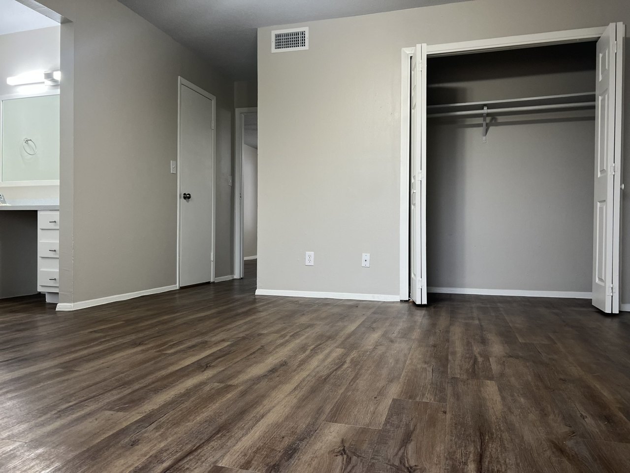 Monark Apartments Image 16