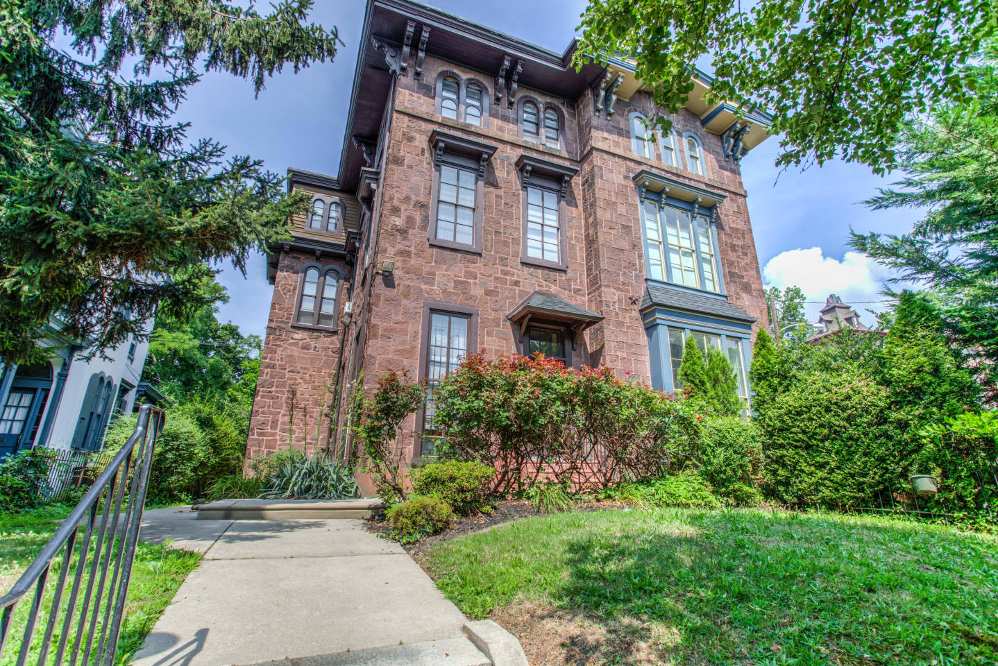 502 Woodland Terrace Image 1