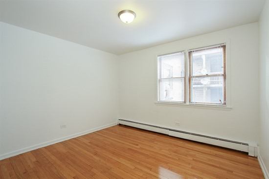 2826 E 76th Pl Image 9