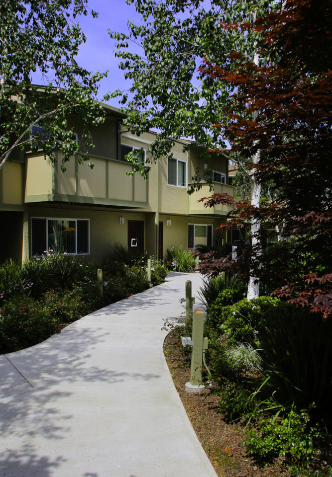 Town House Plaza Image 2