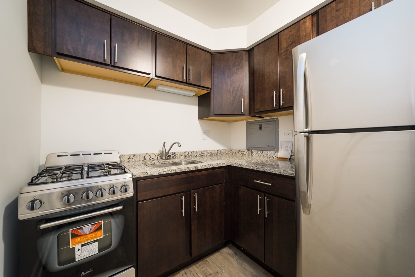 6211 N. Kenmore Image 2