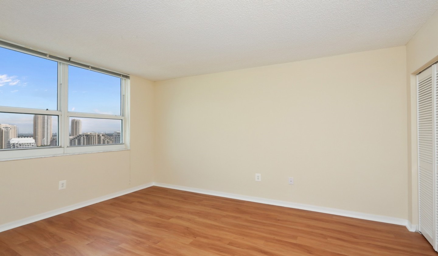 Yacht Club at Brickell Apartments Image 9
