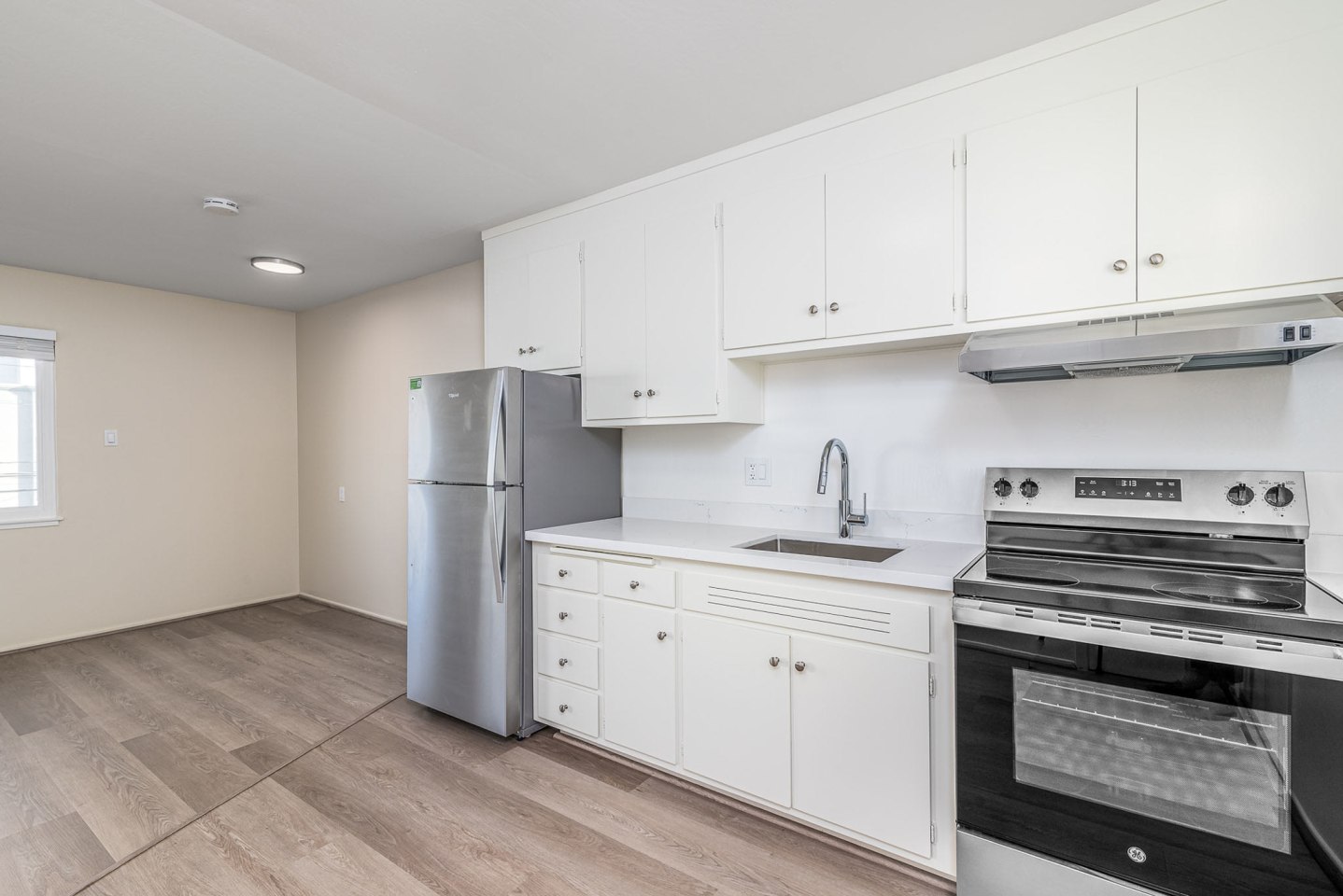 365-375 24th Avenue Image 8