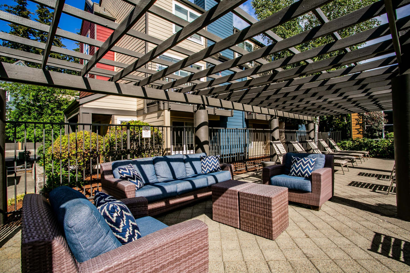 The Colonnade Luxury Townhome Apartments Image 19