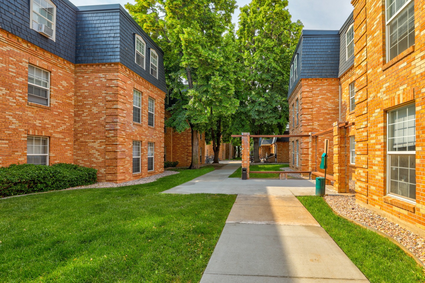 Eleven13 Apartments and Townhomes - Student Housing Image 5