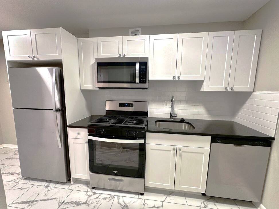 8200W Apartments Image 10