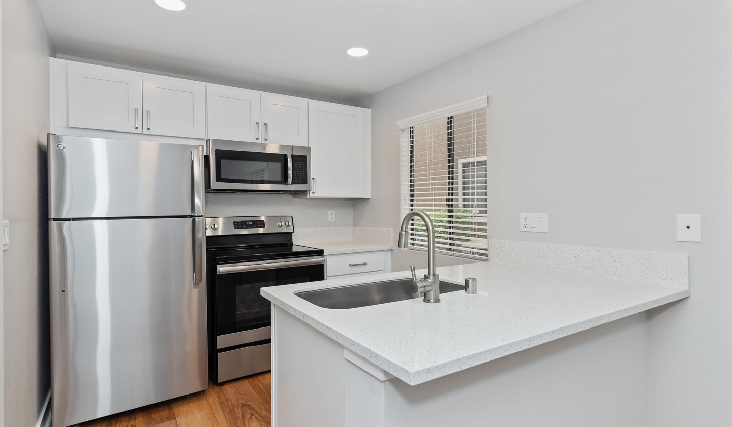 Island Club Apartments Image 21