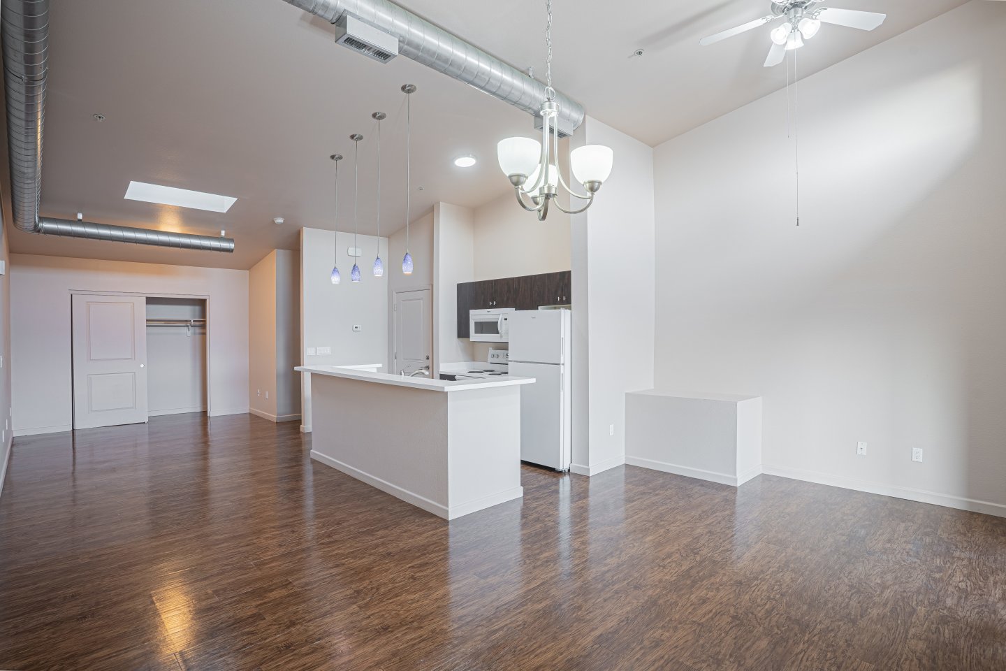 The DeLuxe Apartments Image 2