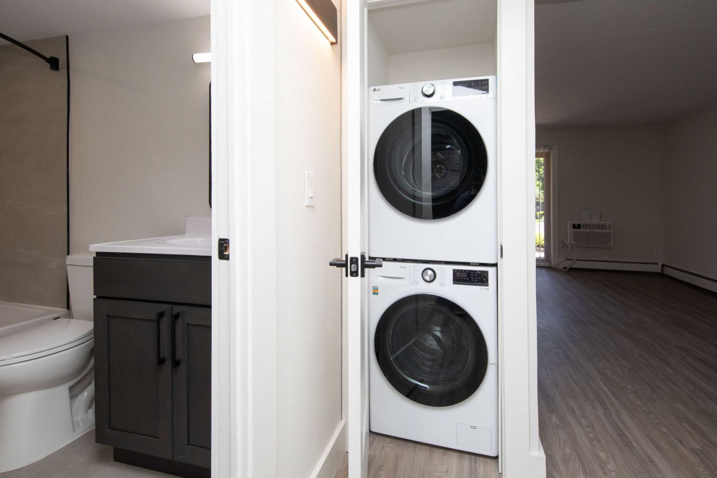 Golf Club Apartments and Townhomes Image 4