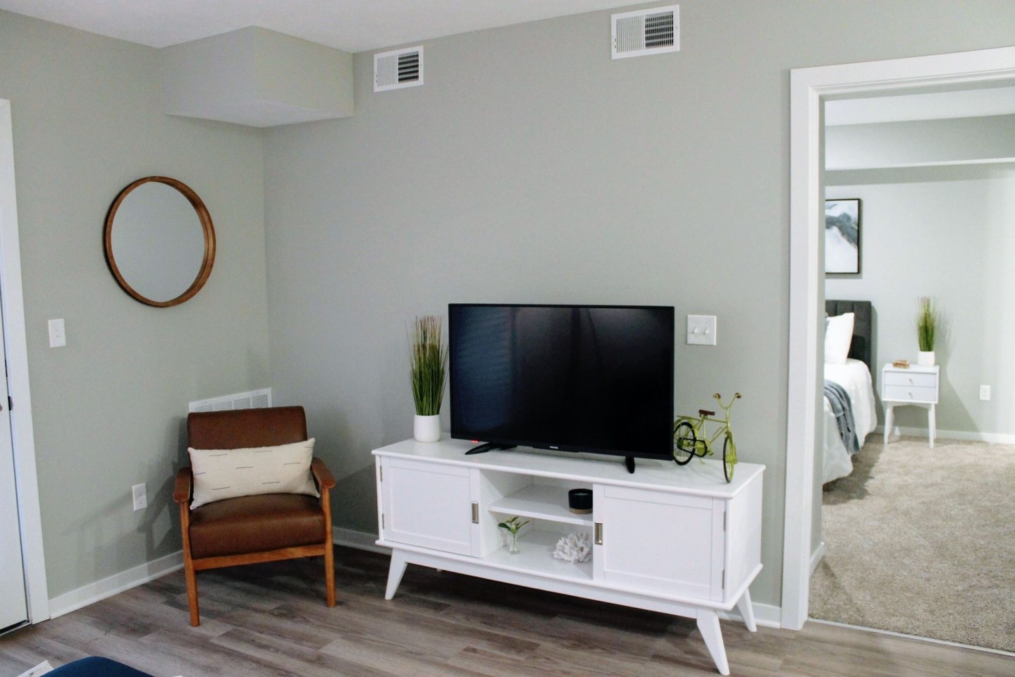 Lakeshore Flats Image 23