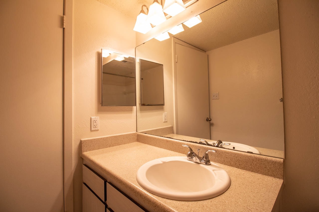 Plaza Square Apartments Image 15