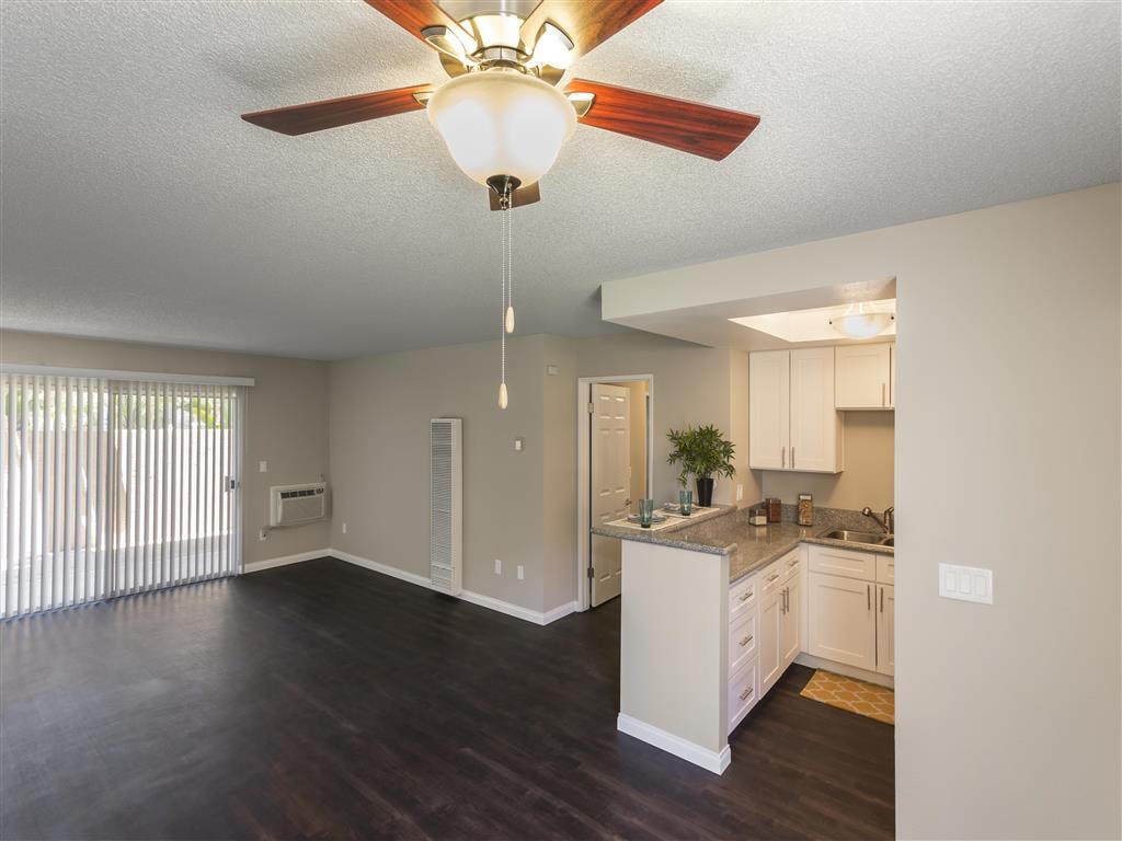 VIVA Apartment Homes Image 3