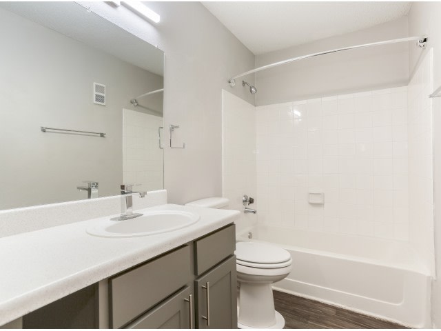 1070 Main Apartments Image 15