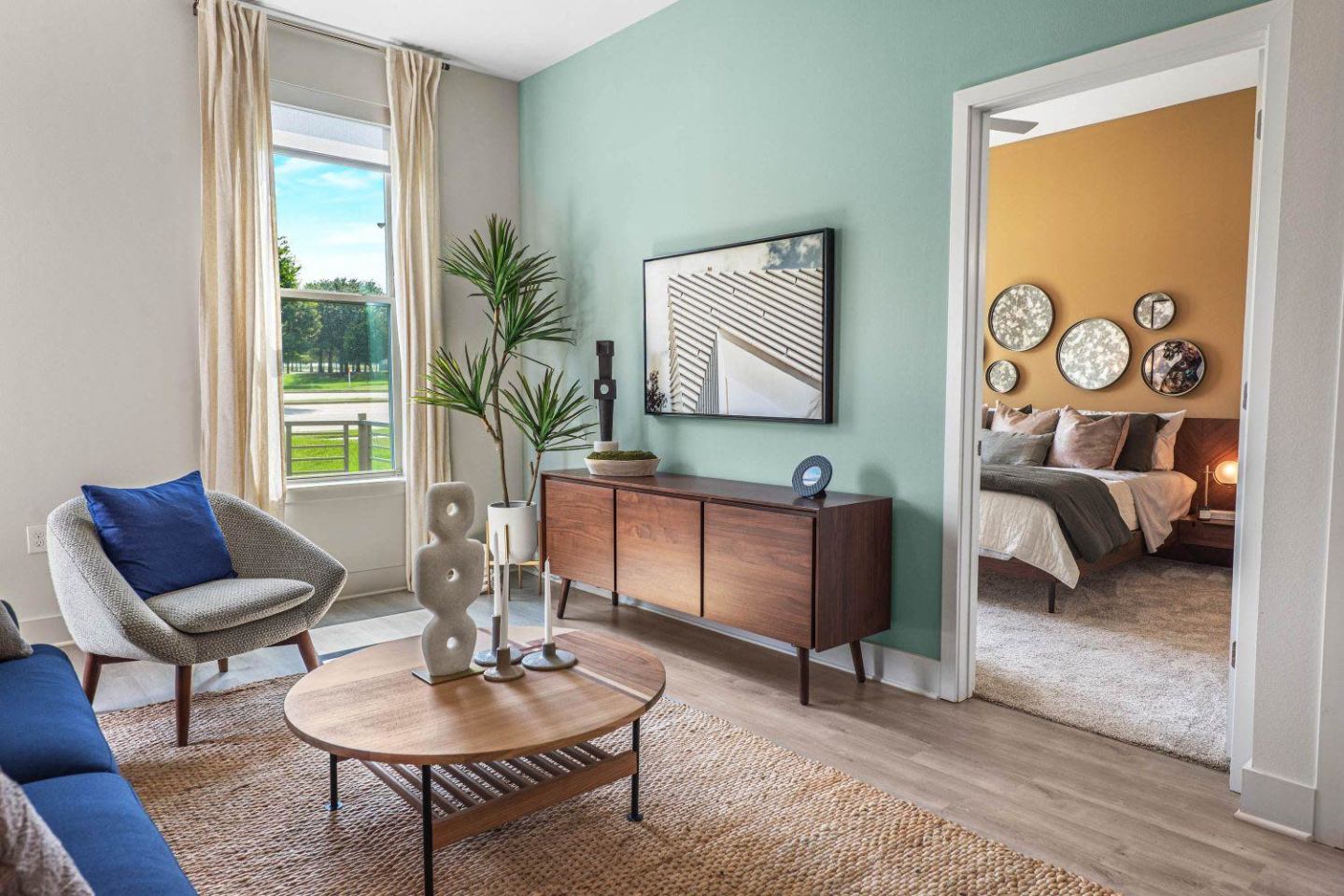 Luxia Preston Image 3