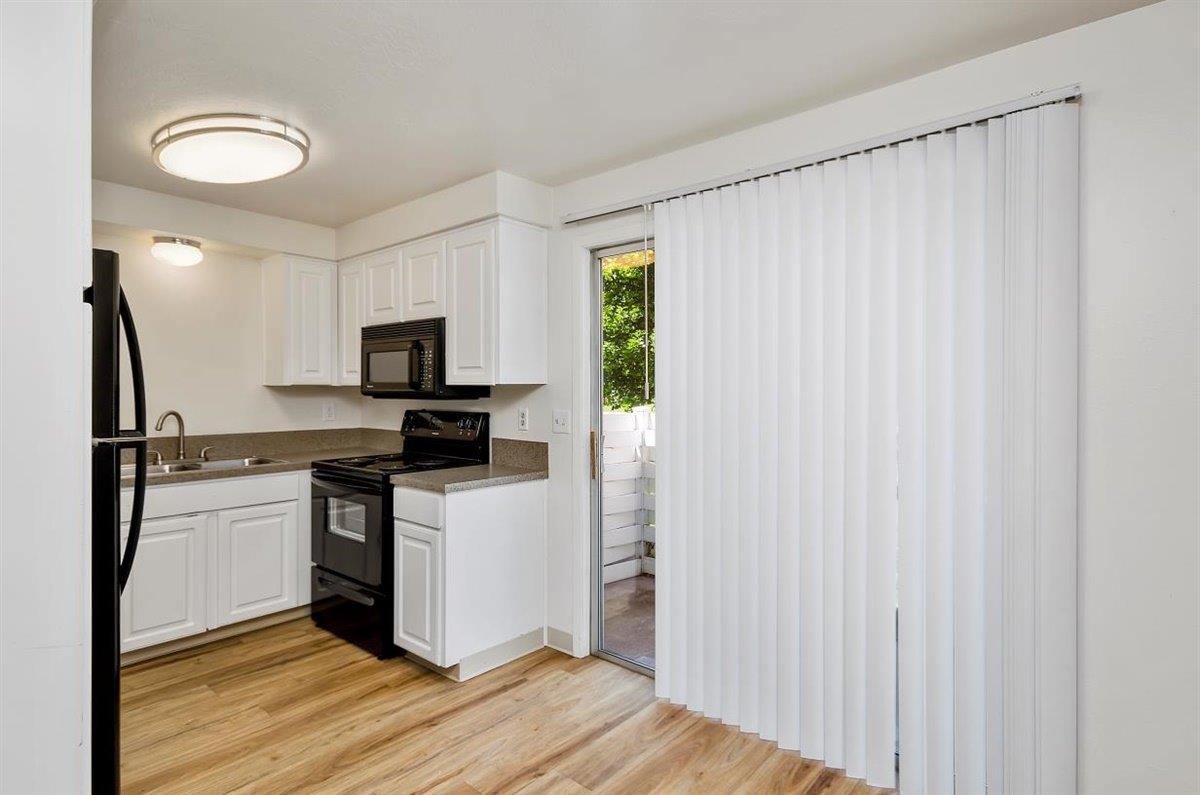 Sugar Pine Townhomes Apartments Image 10